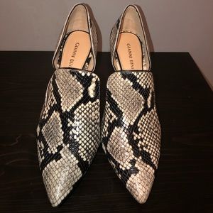 Gianni Binni cheeta print heels 😳🥵